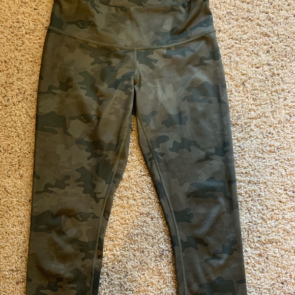 Lululemon camo wunder unders - Picture 1 of 5